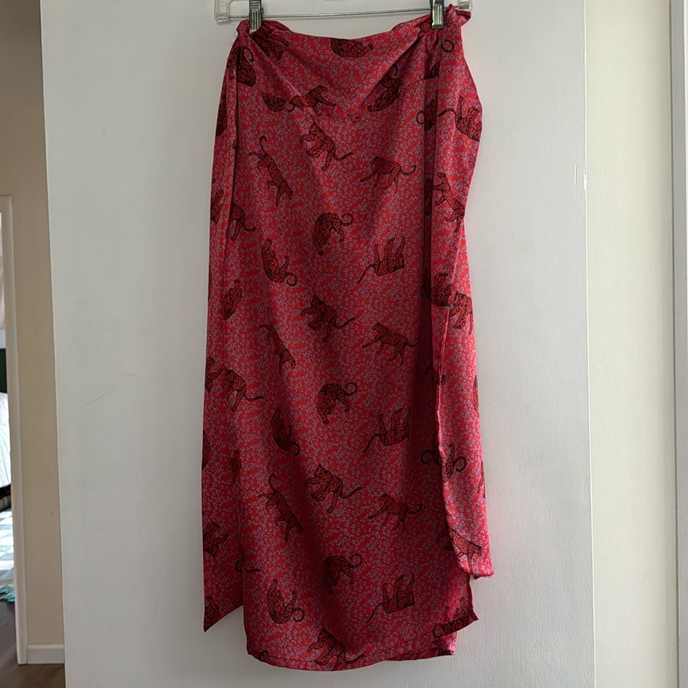 Red leopard wrap skirt midi length. Like new. Non smoking home.